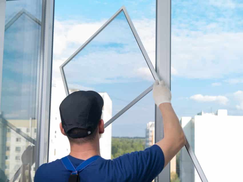 Jak dopasować moskitiery na okna plastikowe na wymiar?